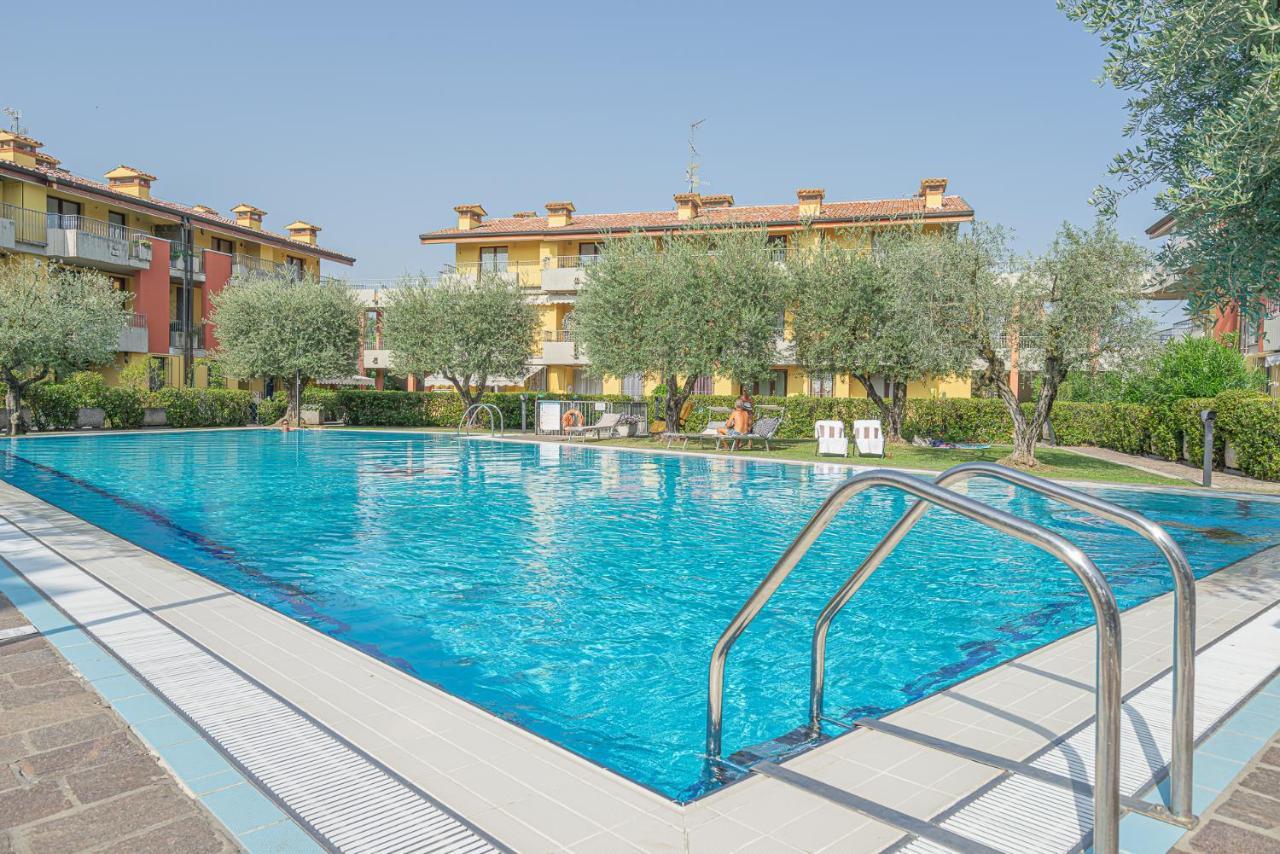 Dolce Vita Family Apartment Сирмионе Экстерьер фото