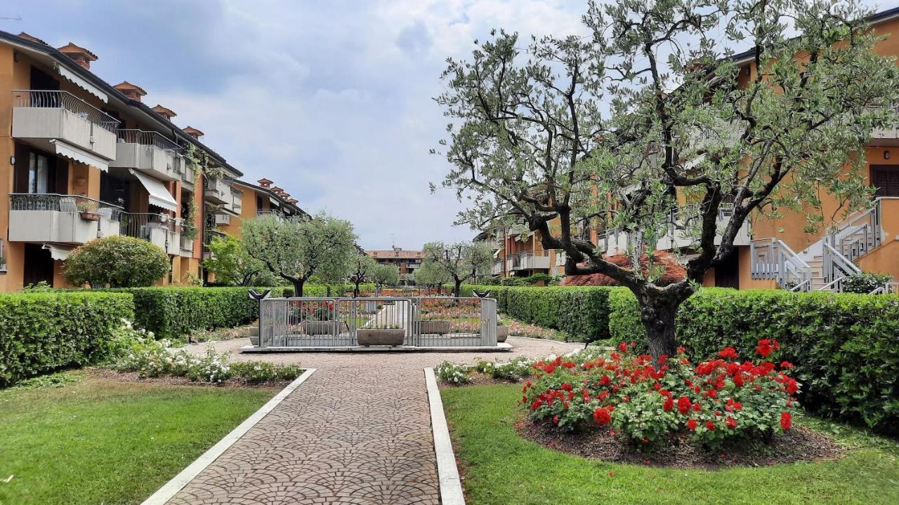 Dolce Vita Family Apartment Сирмионе Экстерьер фото