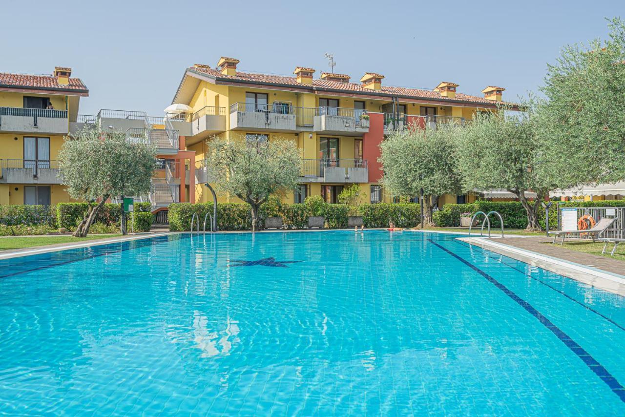 Dolce Vita Family Apartment Сирмионе Экстерьер фото