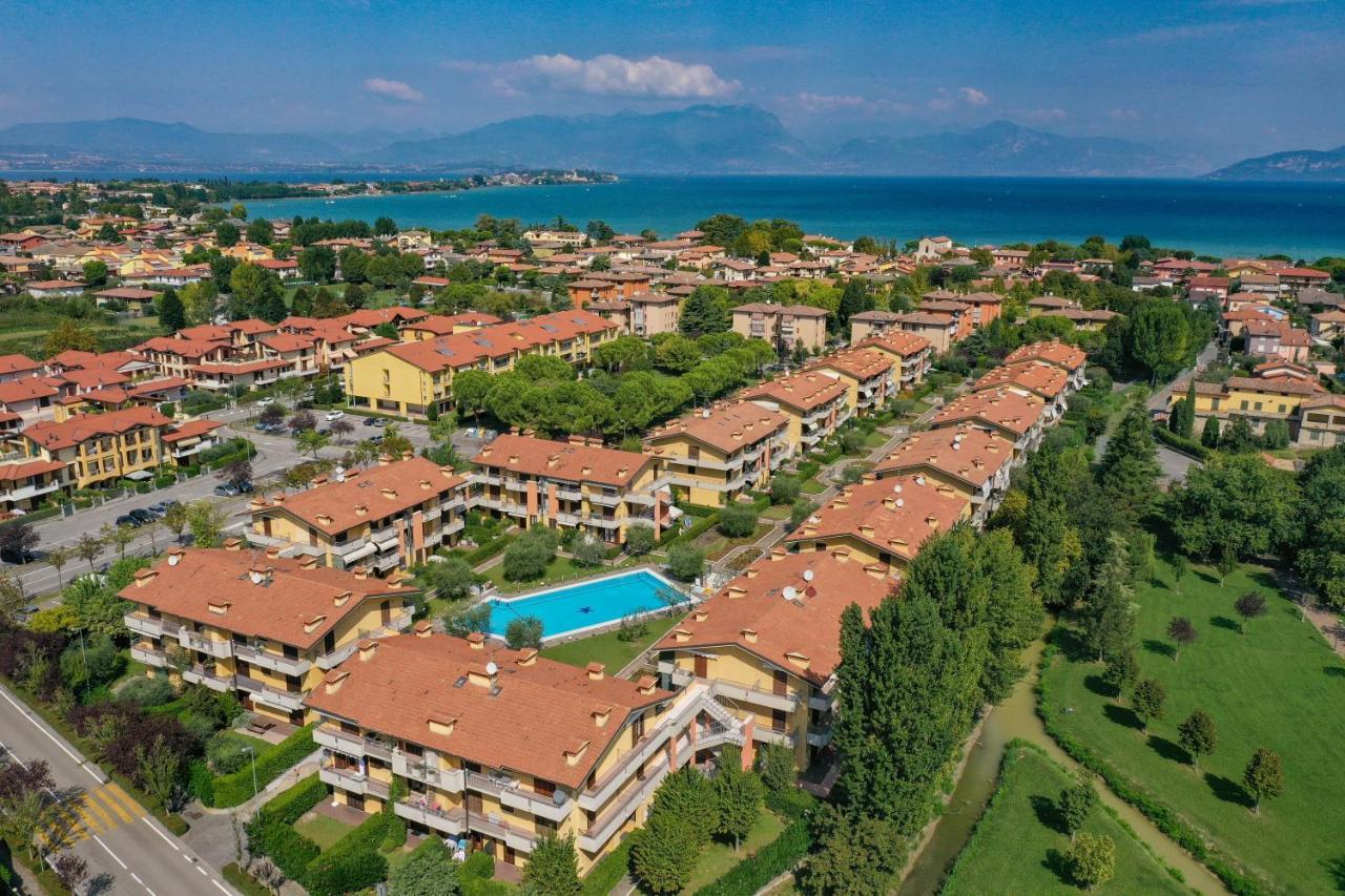 Dolce Vita Family Apartment Сирмионе Экстерьер фото